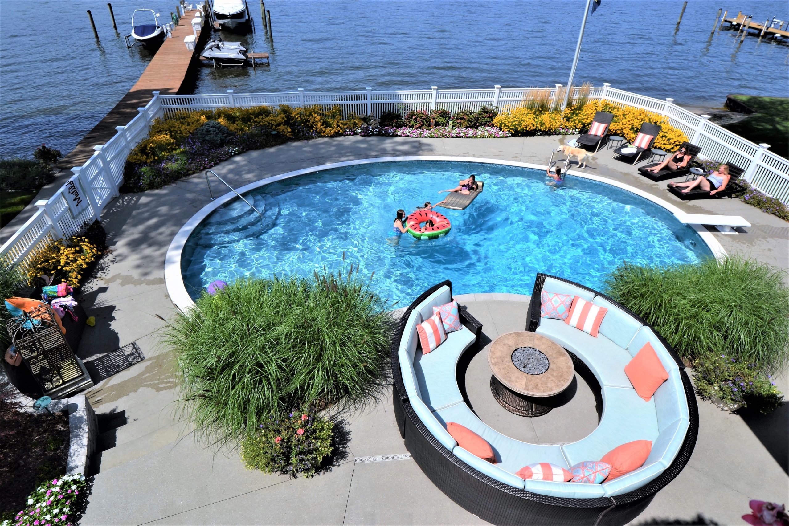 overhead-shot-of-backyard-living-space-of-lake-liv-2025-01-09-10-17-52-utc